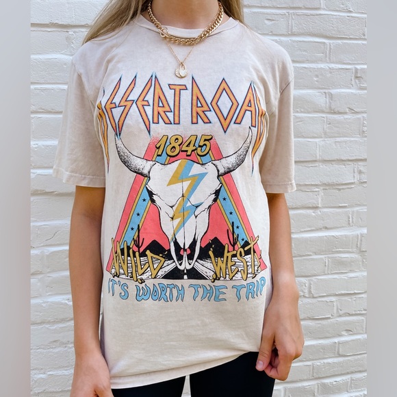 BNWT Graphic Tee - Picture 1 of 1